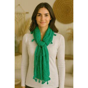 New Taleen Kelly Green Tasseled Scarf Lightweight Wrap Shawl Soft Fringe Trim